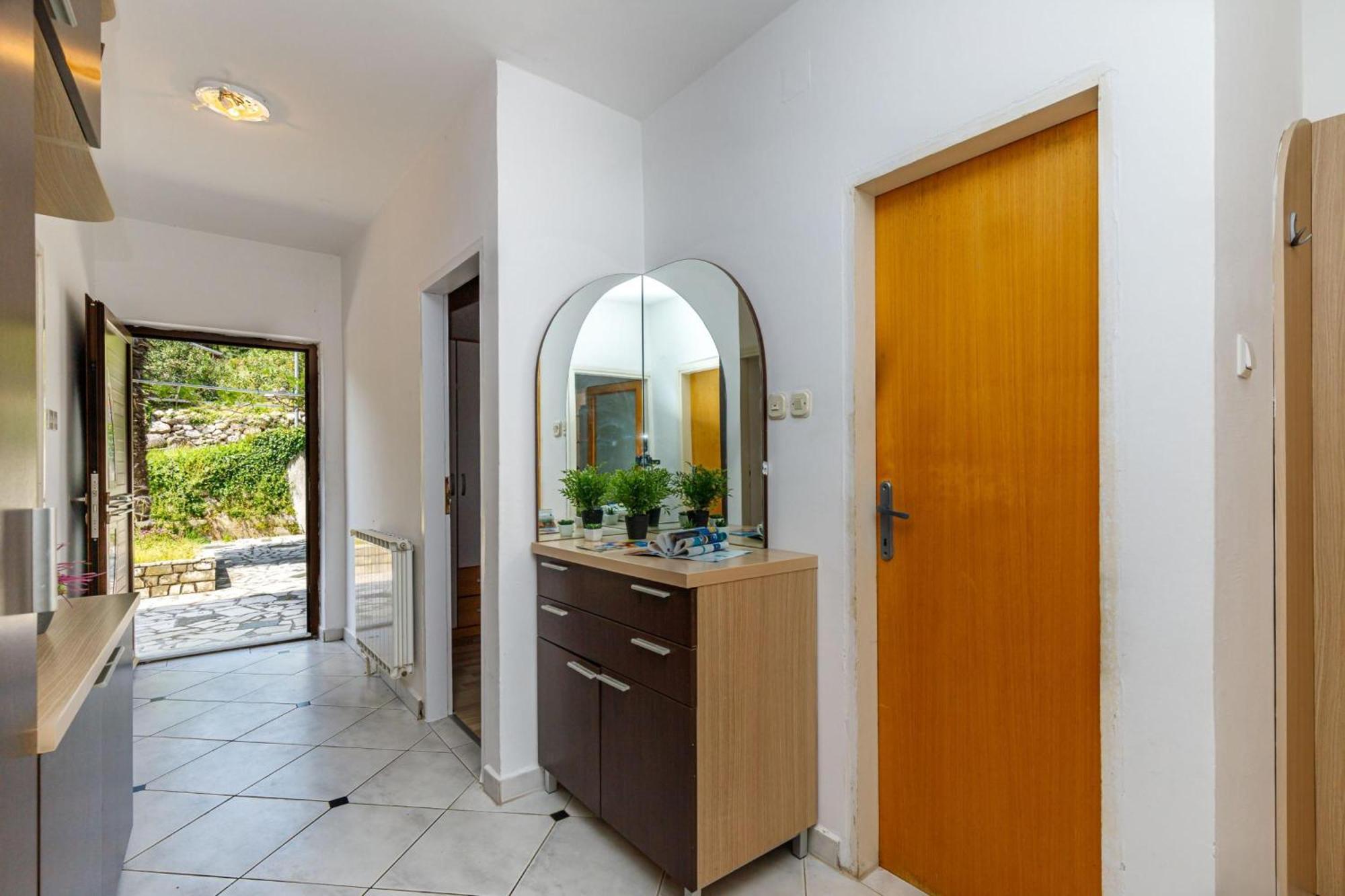 Seaview Apartment Tina Krk Island - Happy Rentals Крк Екстер'єр фото